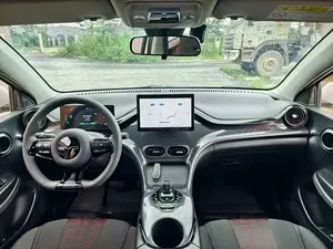 E-2 2024, Portaequipajes Metálico Automático con Asientos de Cuero, Batería de Litio, Características Premium, Autonomía NEDC de 601-700 km, Motor de 200-250 kW - Product Image 5