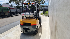 Nouveau chariot élévateur GPL 2 tonnes TCM FG25T3 avec boîte de vitesses moteur pompe moteur et composants de roulement inclus - Product Image 6