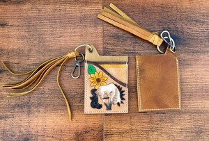 เคสใส่บัตรหนัง ATM ลายดอกไม้มาใหม่มีสไตล์และมีพู่ห้อยรูปดอกไม้ตะวันตกขนาดเล็กพร้อมพวงกุญแจ - Product Image 6