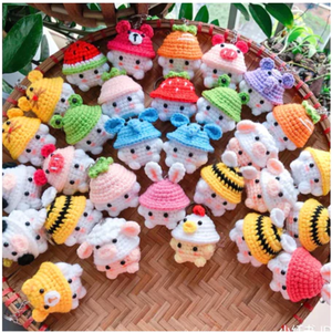 Porte-clés Ours Classique en Peluche Tressé Fait Main avec Fonction de Changement de Couleur, Pendentif de Sac, Service OEM, Fabriqué au Vietnam - Product Image 1