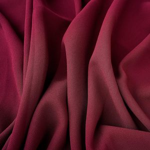 Écharpe de luxe en satin de soie pour femmes Style de mode ethnique doux avec des motifs élégants Couleurs riches pour les occasions formelles et décontractées - Product Image 2