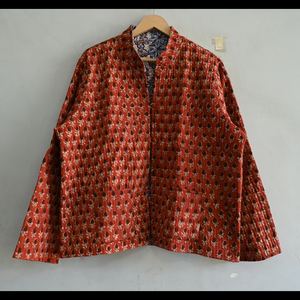 Chaqueta de algodón reversible para mujer Abrigo de invierno acolchado con patrón floral y decoración de botones Ropa de mujer corta tejida a mano - Product Image 4