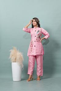 Conjunto de Corduroy de Seda Ligero para Niñas, Bordado Intenso, Reversible y Elástico para Fiestas, Bodas y Diwali - Product Image 4