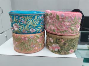 Bordado floral hecho a medida en tres formas de color en diseños étnicos para diversos fines en 3 pulgadas de ancho en base de color de terciopelo - Product Image 3