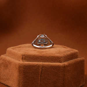 Anillos de compromiso de diamantes cultivados en laboratorio de corte radiante azul vástago dividido personalizado en oro sólido de 14 quilates anillo elegante de moda - Product Image 3