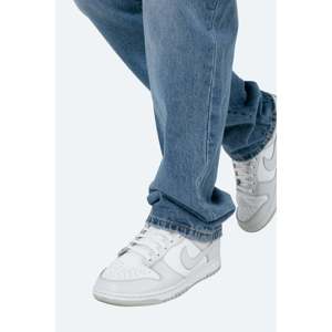 กางเกงยีนส์ผ้าฝ้ายโพลีเอสเตอร์สำหรับผู้ชายผ้าเดนิมแบบตรงมีน้ำหนักมากสีน้ำเงินปานกลางแบบกำหนดเอง - Product Image 3