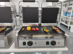 Plancha Eléctrica Comercial WOOMASTER (Superficie Superior Plana y Inferior Acanalada) de Acero Inoxidable para Panini/Hamburguesas, 3600W, 50-300C - Product Image 6