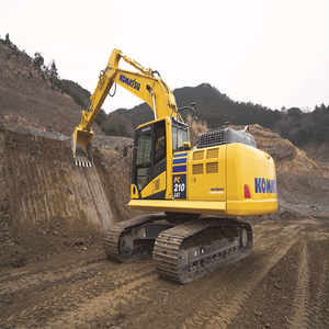Livraison rapide Meilleure vente Excavatrice sur pneus d'occasion Airman 20 tonnes, modèle 2015 HD820R, pour travaux lourds, avec moteur et engrenages, haute capacité de charge, garantie 2 ans - Product Image 1