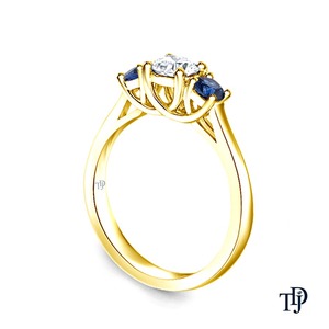 Bague en or 14 carats avec trois pierres saphir et diamant central, vente en gros OEM, fabricant international de vente au détail - Product Image 4