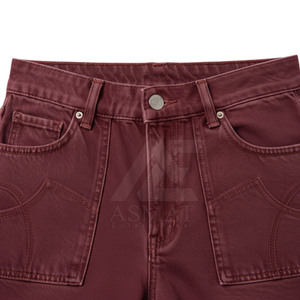 Shorts en jean classiques pour hommes, couleur bordeaux, design intemporel pour une tenue décontractée d'été, pour un style streetwear décontracté - Product Image 2