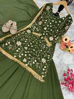 LANCEMENT DU NOUVEAU DESIGNER DE FÊTE ET DU LEHENGA AVEC DU TRAVAIL DE BRODERIE ET DE LA DENTELLE AVEC L'ENSEMBLE DUPATTA