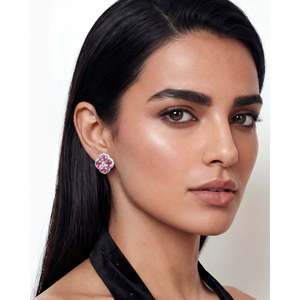 Boucles d'oreilles clous Calliope Mini Tourmaline - Bijoux de fête légers et adorables en forme d'animaux, zircon et perles - Product Image 2