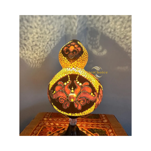 Lámpara de calabaza ecológica hecha a mano con calabaza natural seca para decoración interior de estilo bohemio - Product Image 3