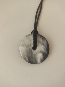 Collar con Colgante de Cuerno de Búfalo, Joyería Tribal Natural y Sostenible para Mujer, Alta Calidad - Product Image 3