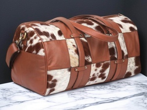 Rustique Chic vache cheveux sur cuir marron et blanc Patchwork sac polochon fait à la main Style occidental peau de vache sac de voyage Gym week-end sac - Product Image 3
