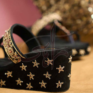 Sandalias de Tacón de Marca Privada con Material Duradero - Tendencia de Moda, Parte Superior de Terciopelo Estampado Antideslizante, Suela de Cuero Genuino Personalizada - Product Image 2