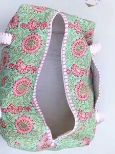 Beau sac en coton Grand sac de voyage en coton Weekender Sac de sport matelassé fait à la main Bloc de coton imprimé - Product Image 3