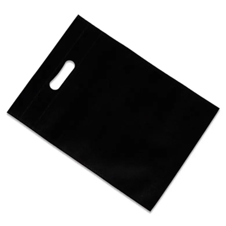 भारतीय निर्माता द्वारा खरीदारी के उपयोग के लिए गैर-बुना कपड़ा प्रोमोशनल डी कट सॉलिड काले रंग का डिस्पोजेबल कैरी बैग खरीदें
