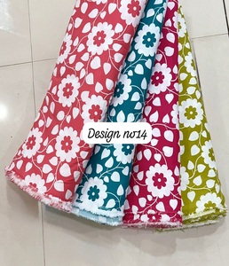 Tissu en coton doux de qualité supérieure avec un design de fleurs élégant Idéal pour les vêtements faits à la main DIY Projets de mode Décoration intérieure et accessoires - Product Image 1