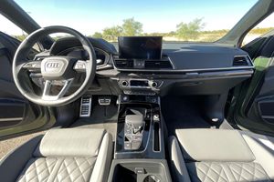 Audi SQ5 2022, Bajo Kilometraje, Caja de Cambios Automática, Dirección Suave, Gasolina/Eléctrico - Product Image 2