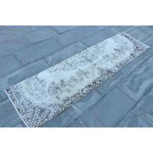 Alfombra Turca Vintage, Alfombra de Pasillo de 1.8x7 pies, Alfombra Blanca con Puntos Grises - Product Image 3