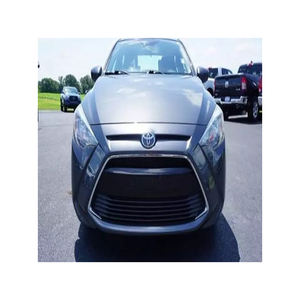 Design sportif Toyotas Vitzz, avec phares élégants, accents chromés et construction aérodynamique - Product Image 6