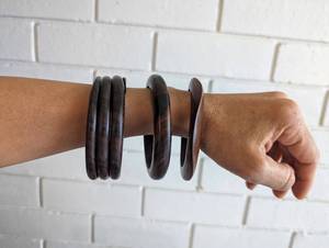Pulseras de Madera MN Exports, Estilo Clásico Redondo para Fiestas Cristianas, Acabado Natural Unisex - Product Image 4