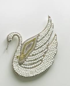 Élégant et écologique Vintage Bauble Seed Beaded Charm & Keyring Unique Handcrafted Embroidery Classic Fancy Jewelry Design - Product Image 3