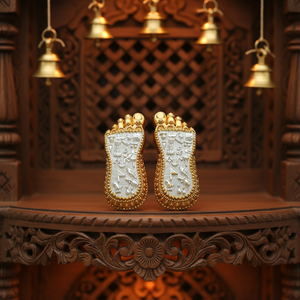 Ídolo de Lakshmi Paduka de Latón Premium |   Decoración Sagrada Hindú para Mandir y Templo en Casa |   Símbolo de Prosperidad y Riqueza - Product Image 6