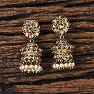 Muy demandado elegante antiguo chapado en oro Jhumki pendiente 17113 Lct en joyería al por mayor - Product Image 1