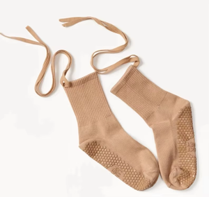 Chaussettes de yoga et de pilates personnalisées avec sangles pour femmes, antidérapantes, en coton, motif lettres brodées, écologiques, séchage rapide - Product Image 5