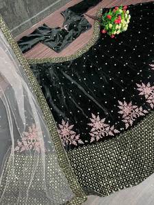 DESIGNER BRIDAL WEAR LOURD VELVET BRODÉ SEQUNCE WORK LEHENGAS AVEC HEAVY DUPATTA - Product Image 3