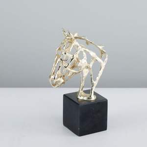 Escultura de aluminio para decoración del hogar con un diseño abstracto único y un impresionante acabado plateado metálico - Product Image 2