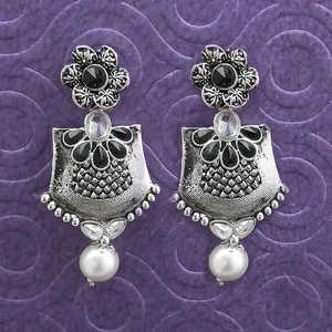 Boucles d'oreilles Kriaa Fine Cuff Dangler en pierre noire oxydée 1312037A - Product Image 1