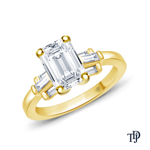 Anillo de Compromiso con Diamante Cultivado en Laboratorio, Corte Baguette, con Diamante Central - Product Image 3