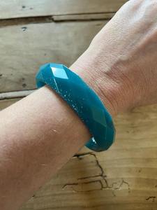 Nouveauté 2025 Bracelet manchette en résine couleur ivoire Bracelet en résine avec plusieurs pierres précieuses empilables à la main - Product Image 5