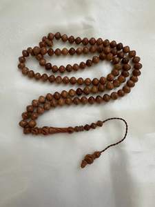 ลูกประคำไม้คุณภาพพรีเมียม ออกแบบมาเพื่อมุสลิมที่ต้องการการละหมาดทุกวันอย่างสะดวกสบายด้วยเม็ดลูกปัดธรรมชาติที่เรียบเนียน - Product Image 3