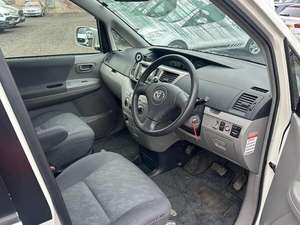 TOYOTA NOAH d'occasion, conduite à gauche/droite - Product Image 3