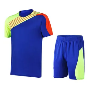 定制最新设计足球俱乐部球衣制服套装OEM服务制造足球制服