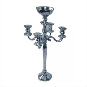Candelabro clásico de 3 brazos en negro y plateado. Estilo atemporal disponible a precios de mayorista. - Product Image 6