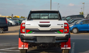 Toyota Hilux GR Rally 4.0L Essence 2024 Blanc Pur, Sièges en Cuir, Bluetooth, Pack Sport, Système de Navigation, Démarrage à Distance - Product Image 2