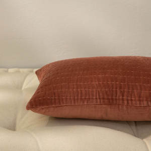 Taie d'oreiller de travail Kantha décorative à la main en velours de coton doux - Product Image 3