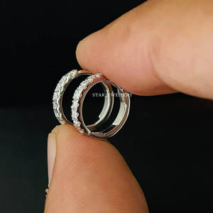 Boucles d'oreilles Huggie en or massif 14 carats avec diamant naturel. - Product Image 4