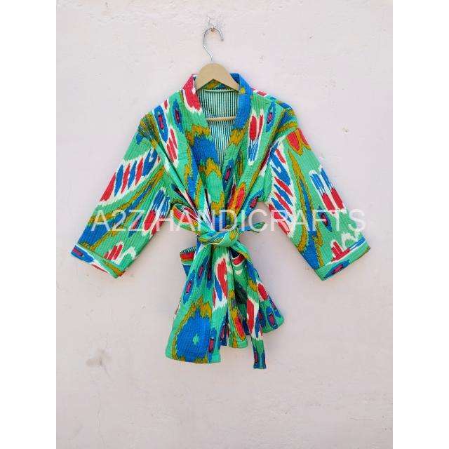 มีสีเขียวขุ่น