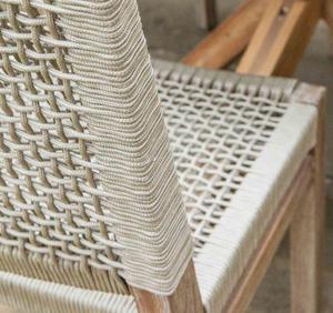 Table ronde en bois massif 4 places Carla, ensemble repas de jardin avec corde tissée pour l'extérieur - Product Image 5