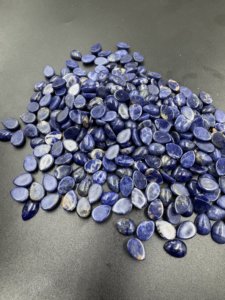 Piedra preciosa suelta de sodalita Natural de alta calidad, cabujón liso en forma de pera, 10x14mm-13x18mm para la fabricación de joyas, gemas al por mayor - Product Image 3