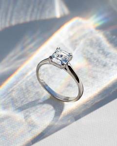 Élégante bague de fiançailles solitaire en diamant Moissanite 1.80 CT avec double quatre griffes, excellente bague coupe Asscher - Product Image 2