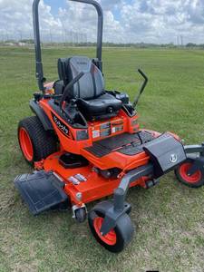 Cortadora de Césped de Giro Cero Kubota ZD1211 Diésel de Alto Rendimiento, Máquina Cortadora de Césped Comercial con Operador a Bordo Diseñada para un Corte Rápido - Product Image 5