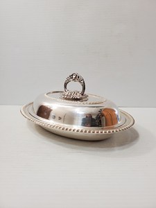 Dôme de service décoratif rond en bois avec couvercle en verre Couvercle de table moderne et élégant pour la cuisine et le buffet - Product Image 3