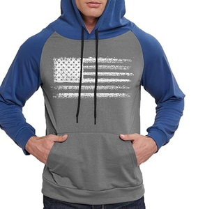 เสื้อฮู้ดผู้ชายลายธงชาติอเมริกา ผลิตจากโพลีเอสเตอร์ แขนยาวแบบแร็กแลน มีกระเป๋า - Product Image 5